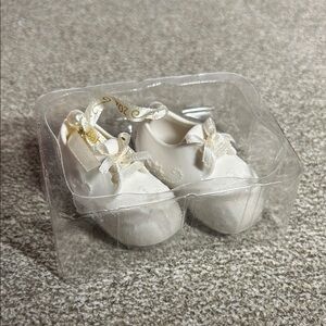 White Baby Girls Dress Shoes with Satin Bows Christmas Ornaments